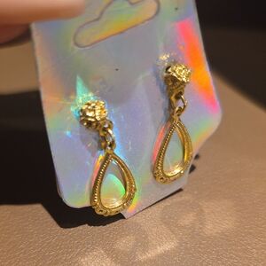 Source Unknown Gold Teardrop Dangle Earrings